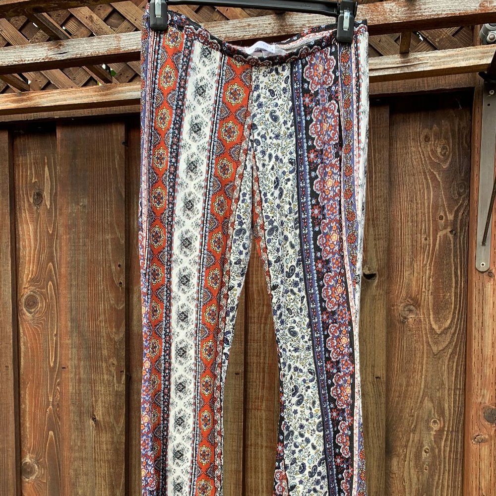 Groovy patterned flare leggings
